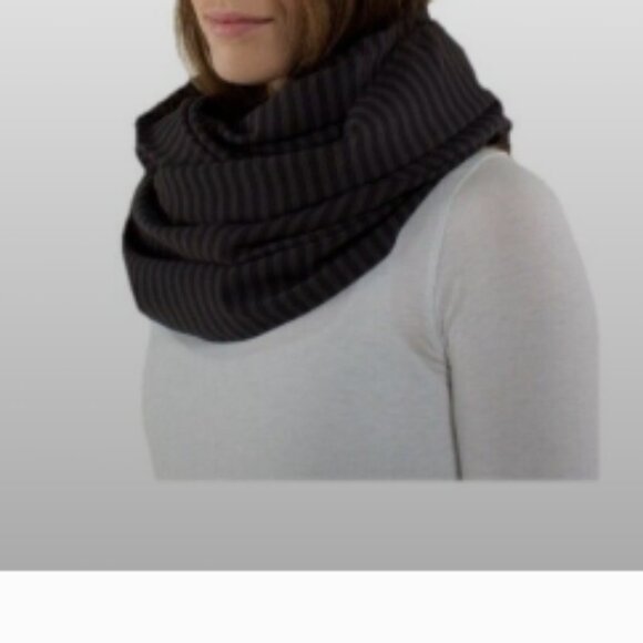 Lululemon Vinyasa Rulu Scarf Wrap Convertible Snap Closure Black & Gray Stripes - Picture 2 of 9